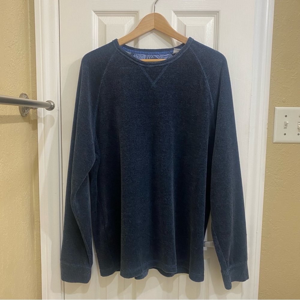 Tommy Bahama Men's Coastline Heather Stone Crest Long-Sleeve Crew Sweater Large